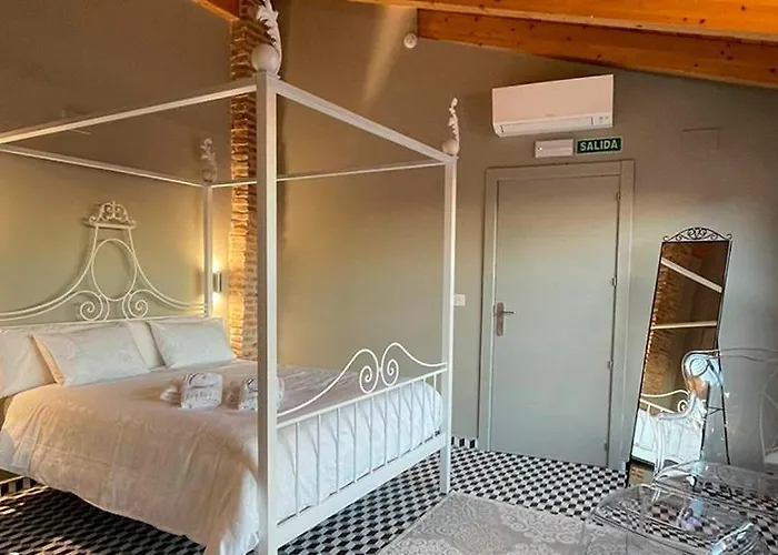 Отель Rural La Casa De Carlota Монтанчес